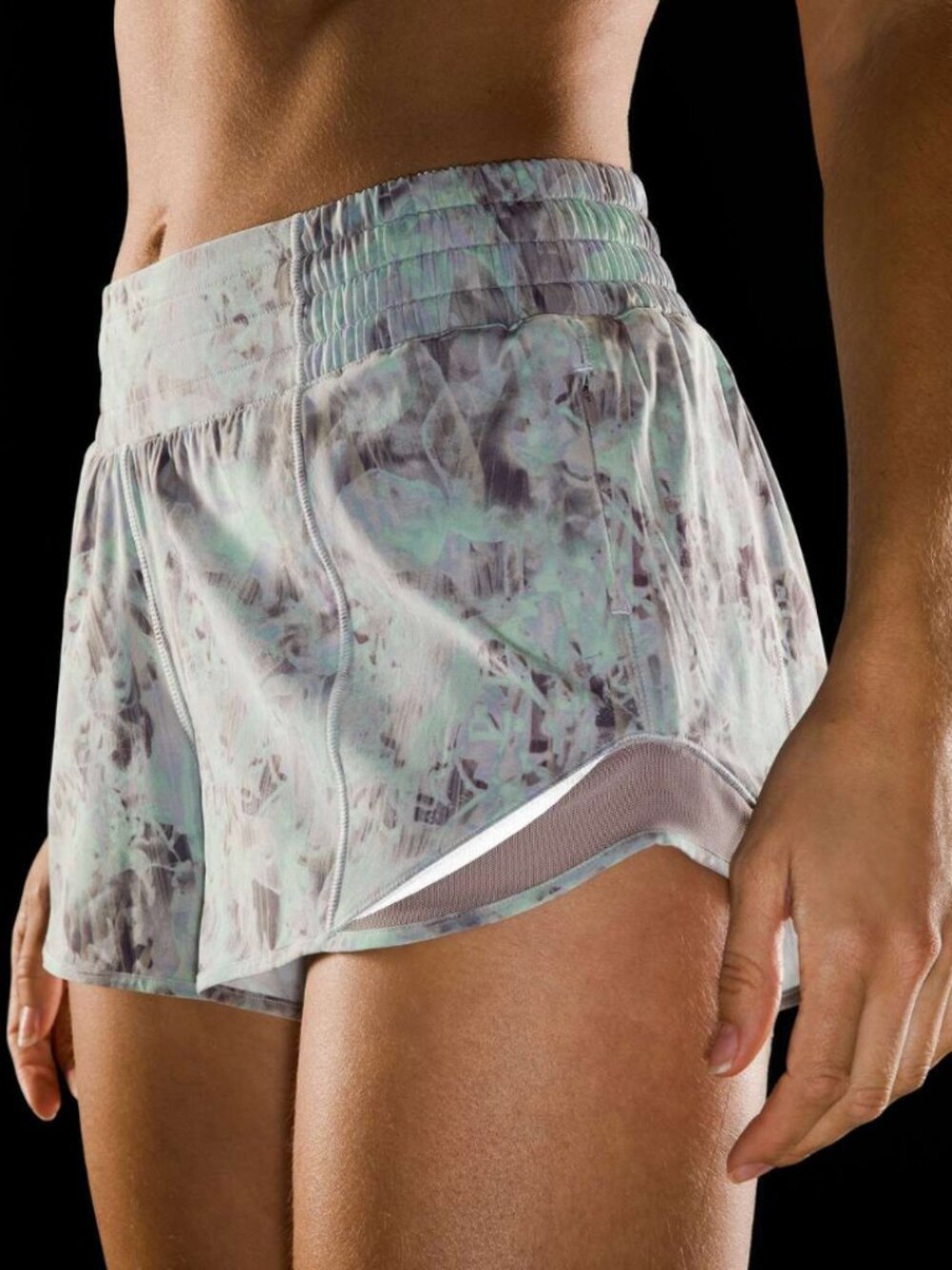 💜 Lululemon Hotty Hot High-Rise Lined Short 2.5" 💜